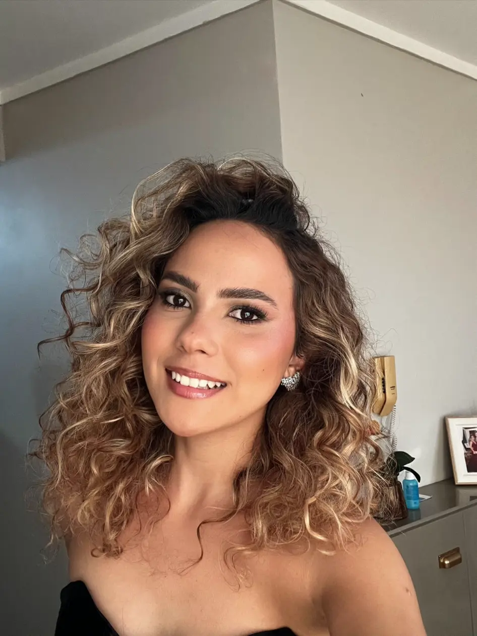 Emília, maquiadora profissional em Goiânia